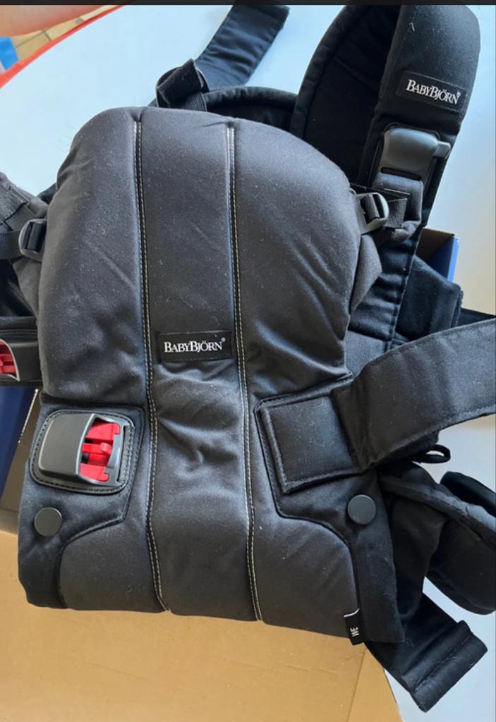 Porte-bébé noir Marque BabyBjörn en très bon état, Enlèvement ou Envoi, Comme neuf, Porte-bébé