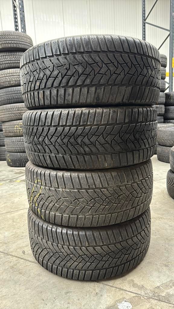 2454019  245/40R19 winter merk Dunlop en Good year, Ophalen