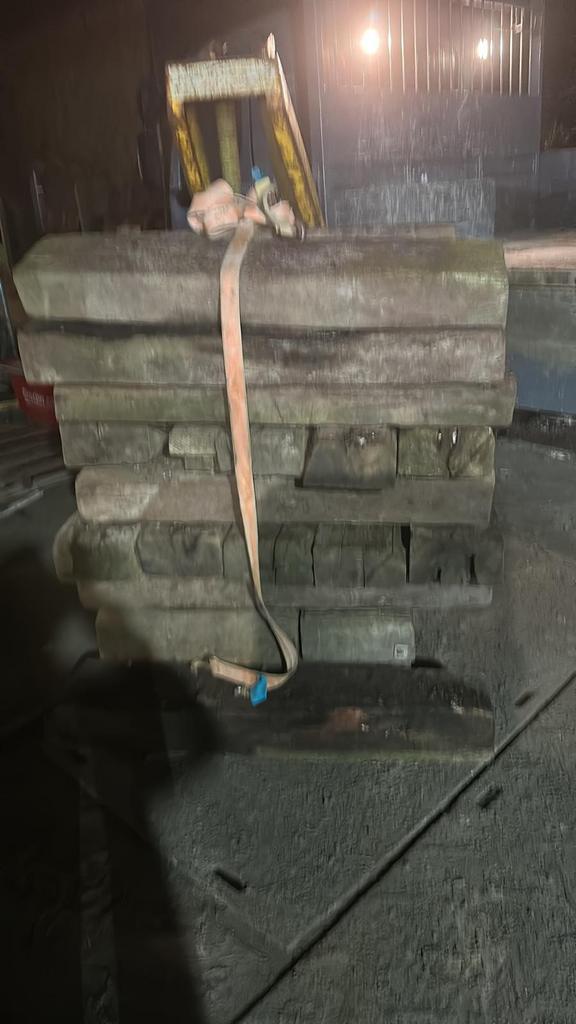 Pallethaak met balken gebruikt voor kraanpoten, Doe-het-zelf en Bouw, Ophalen, Zo goed als nieuw