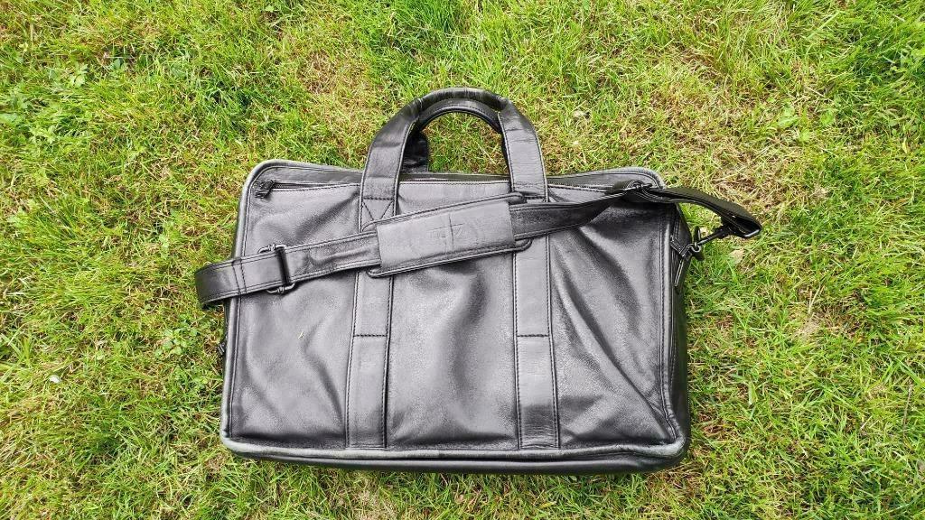 Zwarte lederen TUMI reistas laptop tas verbreedbaar luxueus, Handtassen en Accessoires, Tassen | Reistassen en Weekendtassen, Gebruikt