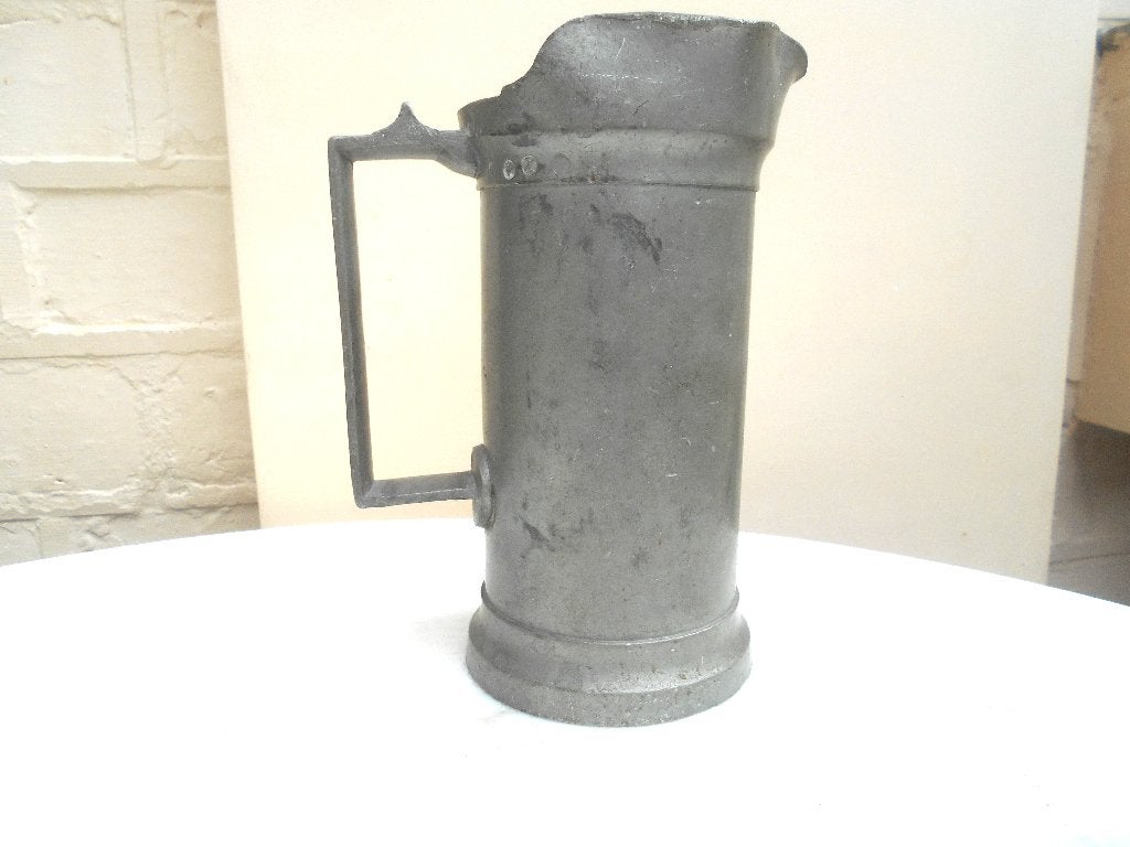 ancien pichet mesureur (1/2 litre) cruche en étain poinçons, Antiquités & Art, Enlèvement ou Envoi