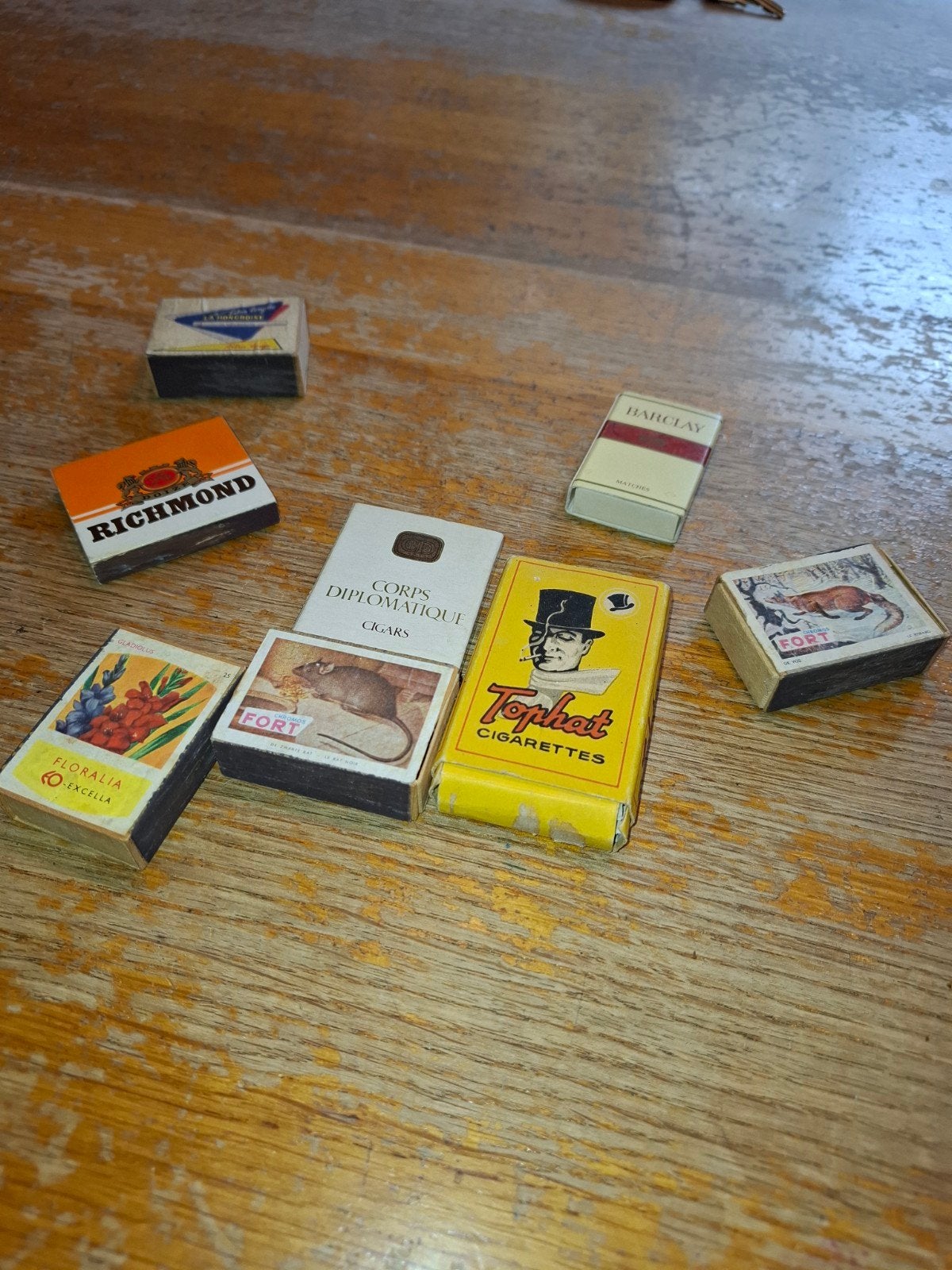 Tophat en luciferdoosjes, Enlèvement ou Envoi