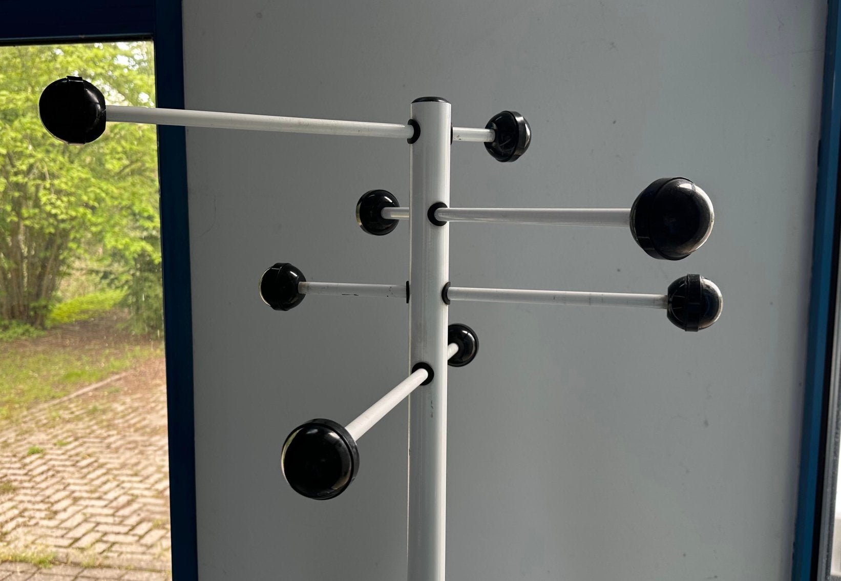Vintage staande kapstok – wit met zwarte details, Ophalen, Gebruikt
