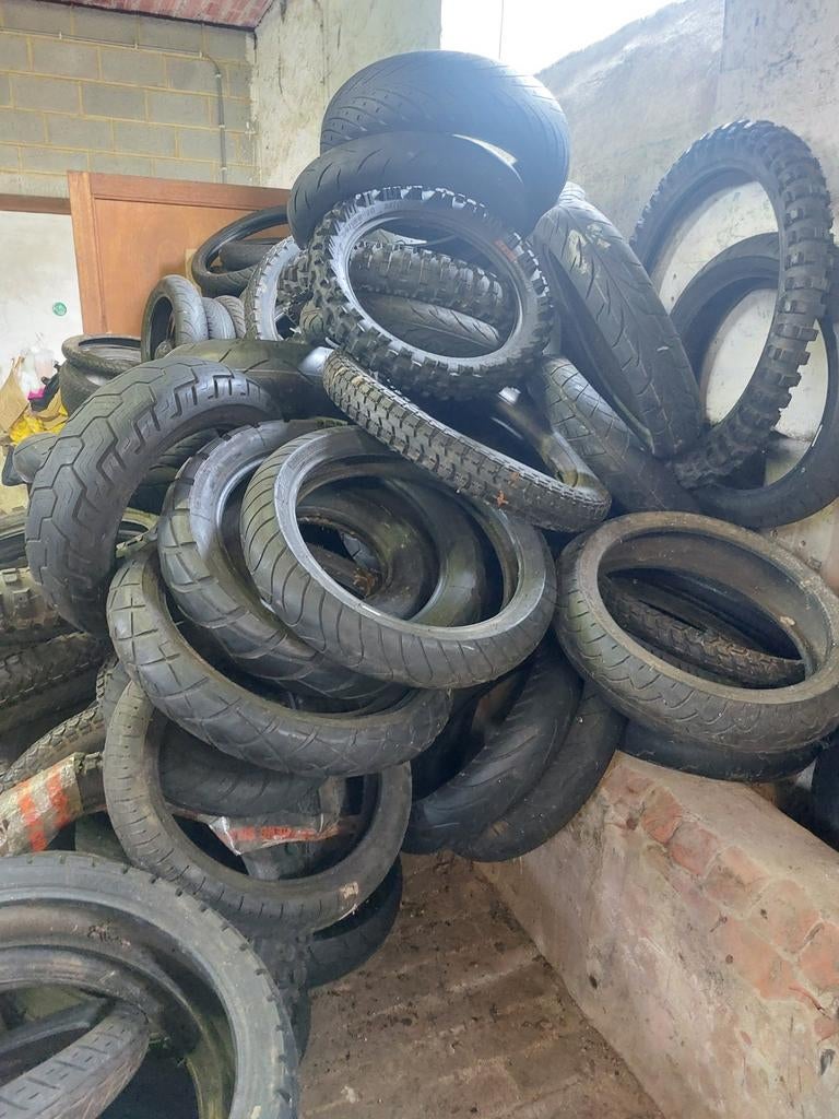 Lot de pneus moto et scooter moto cross pour l export ou rev, Motoren, Ophalen