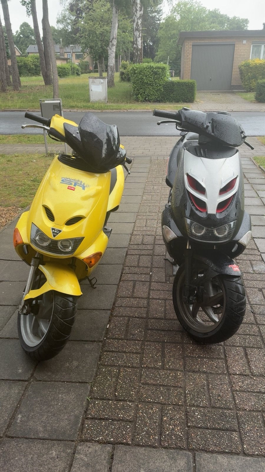 2 aprilia sr 50 b klasse, Fietsen en Brommers, Ophalen, Zo goed als nieuw, Elektrisch, SR 50