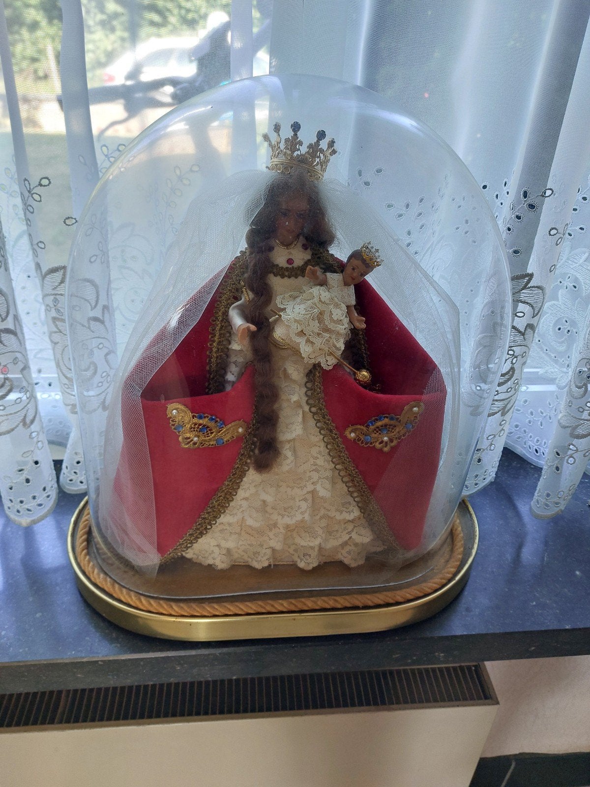 OLVrouw onder stolp, Ophalen