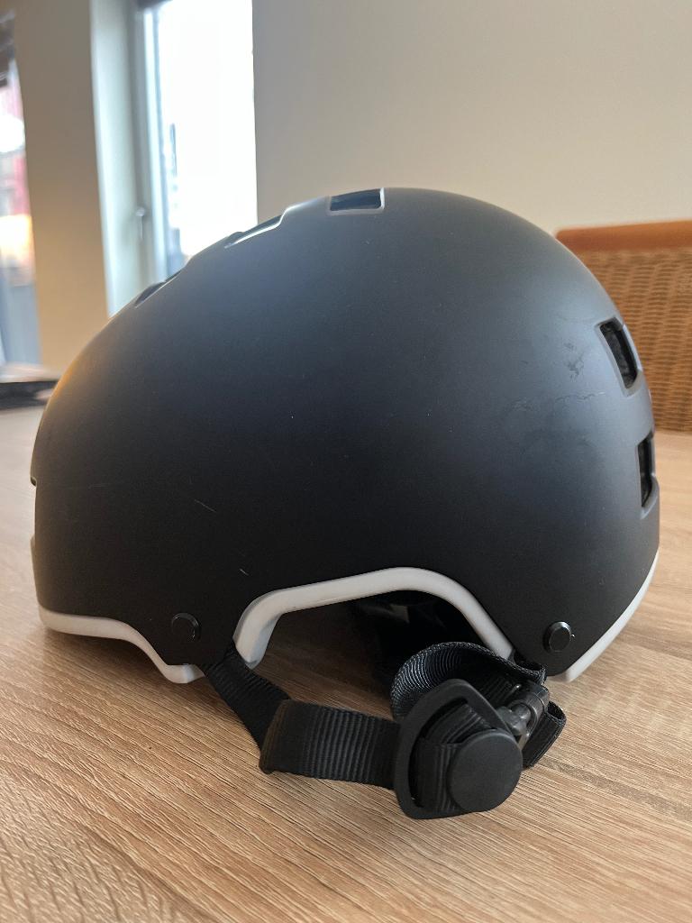 Powerslide helm zwart mat – S verstelbaar – goede staat, Hobby en Vrije tijd, Overige Hobby en Vrije tijd, Zo goed als nieuw, Ophalen