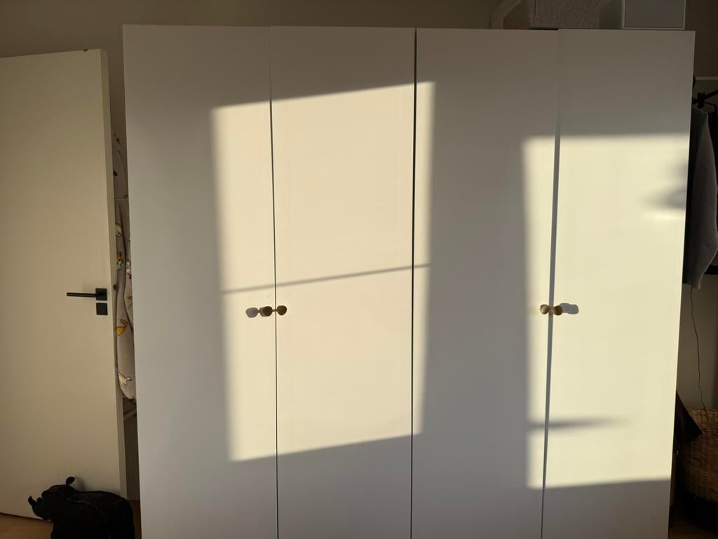 Grote kleerkast (scheidbaar), Enlèvement, Utilisé