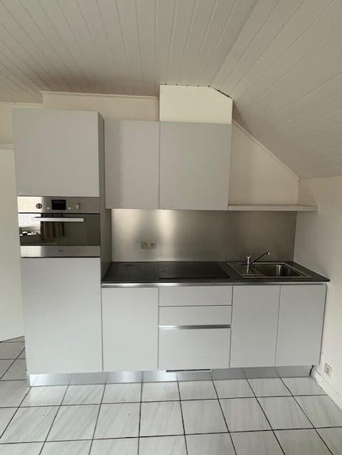 Cuisine compacte moderne - 2 ans - très bon état, Maison & Meubles, Gris, Composite, Comme neuf, Enlèvement