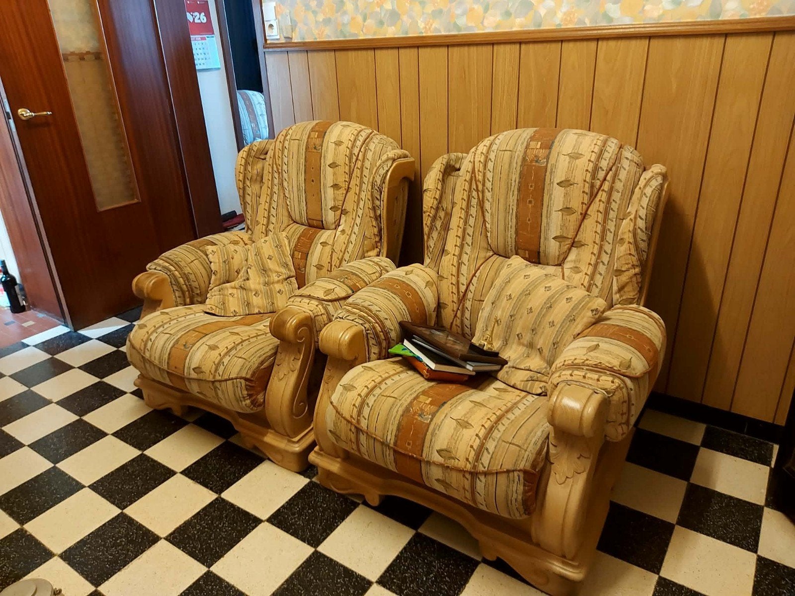 OM EEN 3-ZITSBANK EN 2 FAUTEUILS TE GEVEN, Ophalen