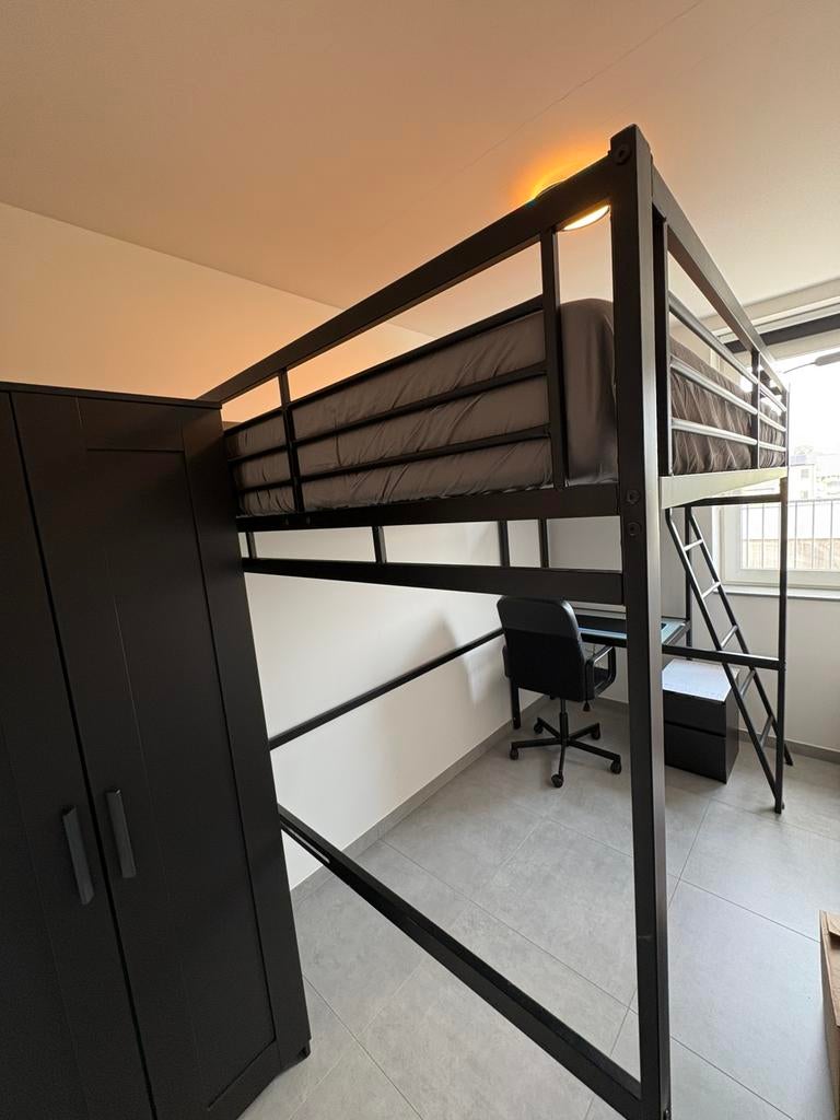 Zwarte hoogslaper, Autres dimensions, Queen size, Comme neuf, 180 à 200 cm