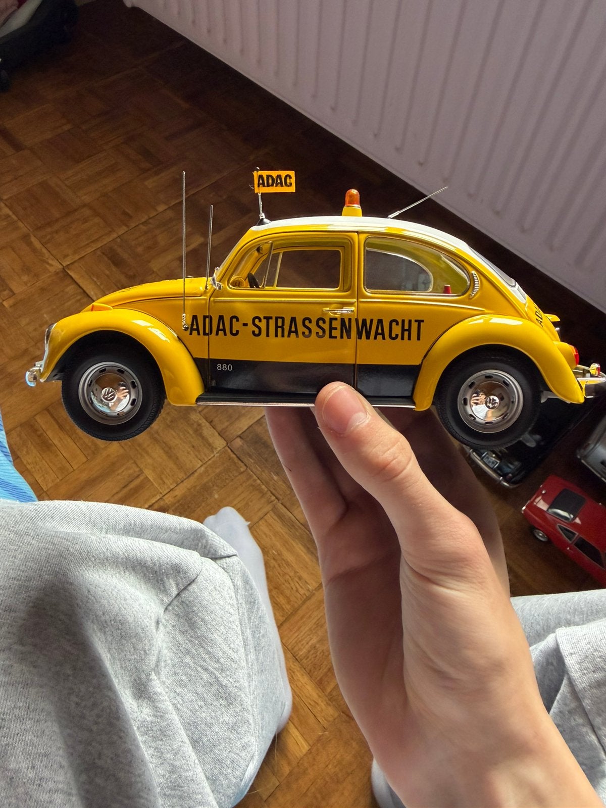 1:18 Minichamps VW Käfer 1300 ADAC Strassenwacht 1969 yellow, Hobby en Vrije tijd, Ophalen, Auto, MiniChamps