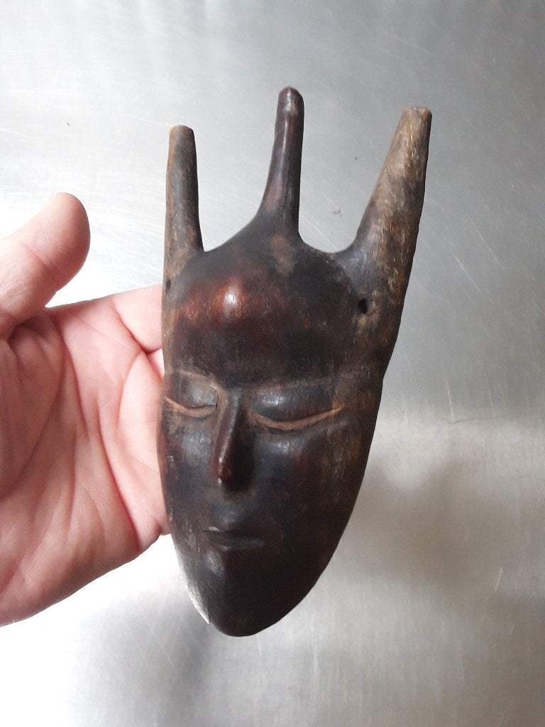 Masque de case pende, Congo, Afrique, art tribal, Enlèvement ou Envoi