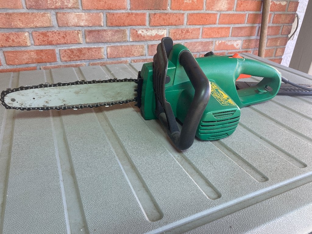 Kettingzaag, Tronçonneuse, 1200 watts ou plus, 30 à 70 mm, Black & Decker