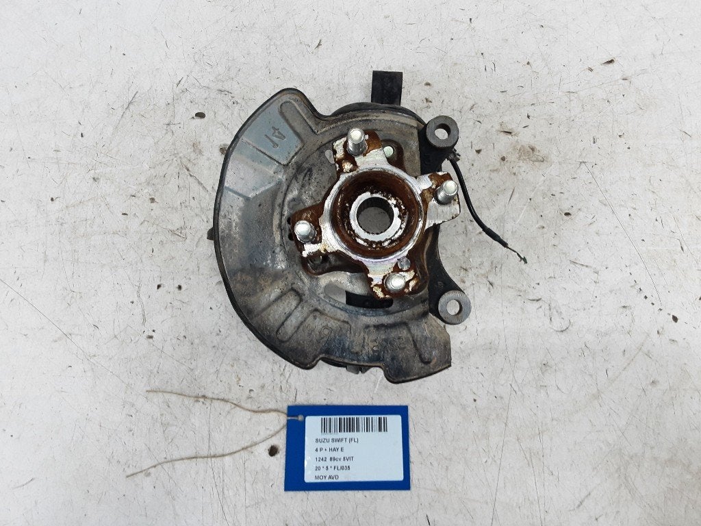 WIELNAAF RECHTS VOOR Suzuki Swift (ZC / ZD) (01-2017/-), Gebruikt, Mevr. I. Hauben, Rue de l'Espoir 34 34
4030  GRIVEGNÉE, BE