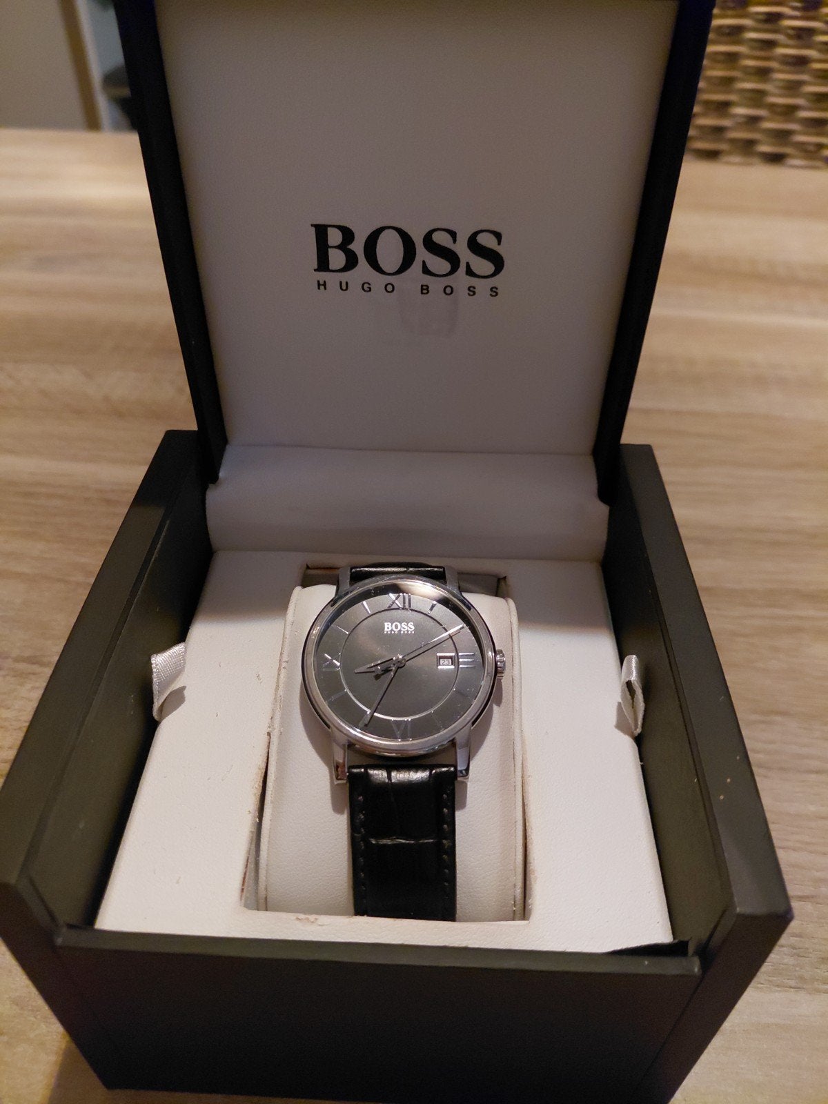 montre Hugo Boss homme avec bracelet en cuir, Bijoux, Sacs & Beauté, Montre-bracelet, Autres marques, Enlèvement ou Envoi, Cuir