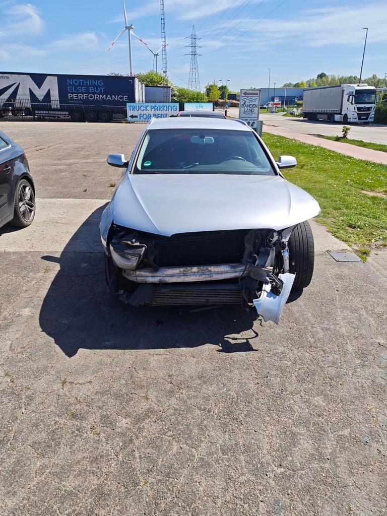 Audi A4 Avant (2013) – 2.0 TDI – Schadewagen, Achat, Boîte manuelle, A4, Noir