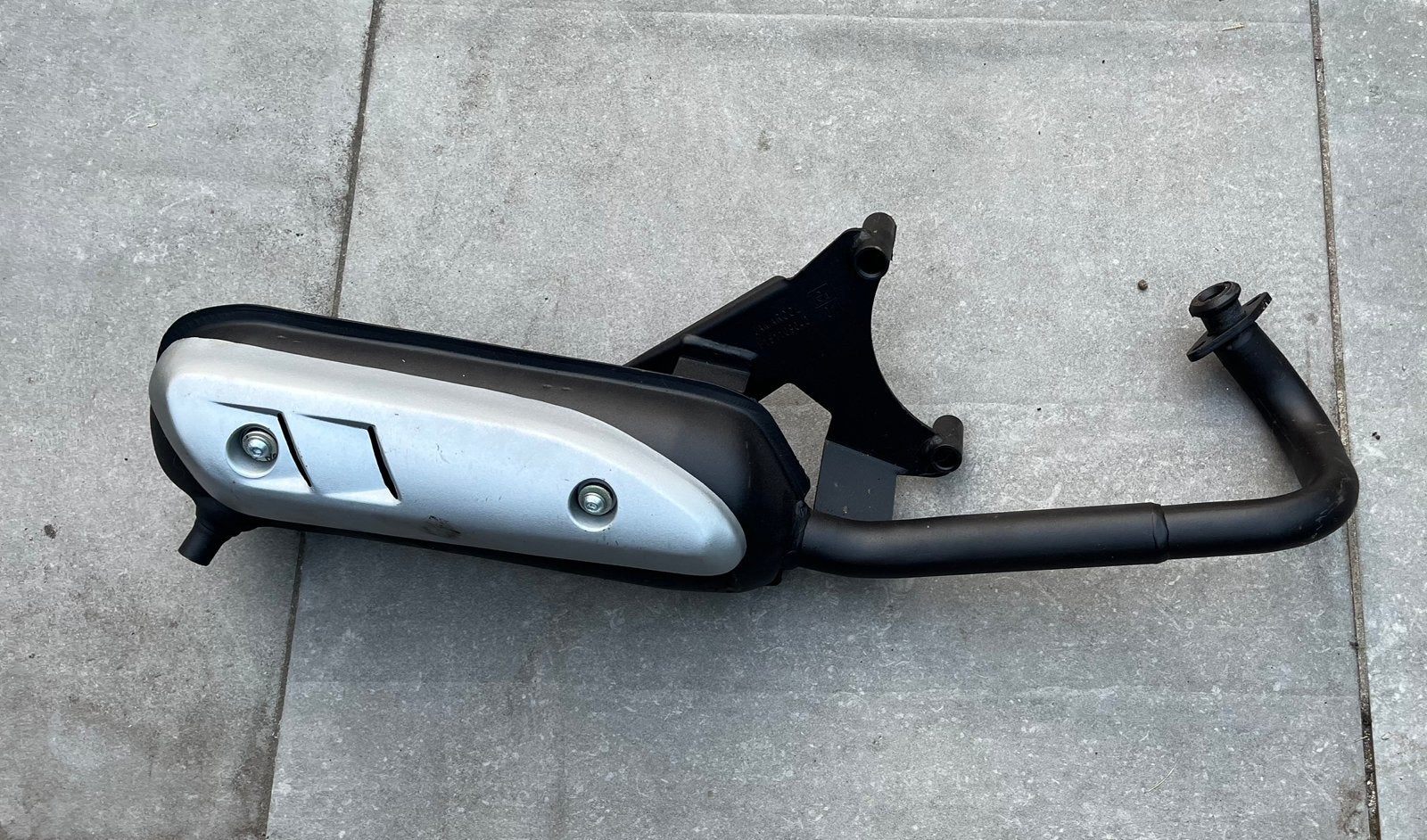 Vespa Lx uitlaat // Nieuw, Fietsen en Brommers, Brommeronderdelen | Scooters, Ophalen, Zo goed als nieuw, Uitlaat, Vespa