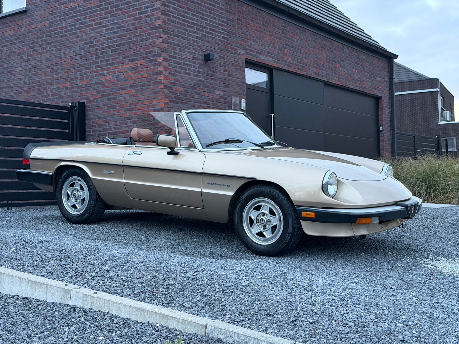 Alfa Romeo Spider 2.0 benzine, 1986 bouwjaar, 34.000 km, Autos, Entreprise, Boîte manuelle, https://public.car-pass.be/vhr/77b8aa64-3c62-47f7-8145-3363a3800684