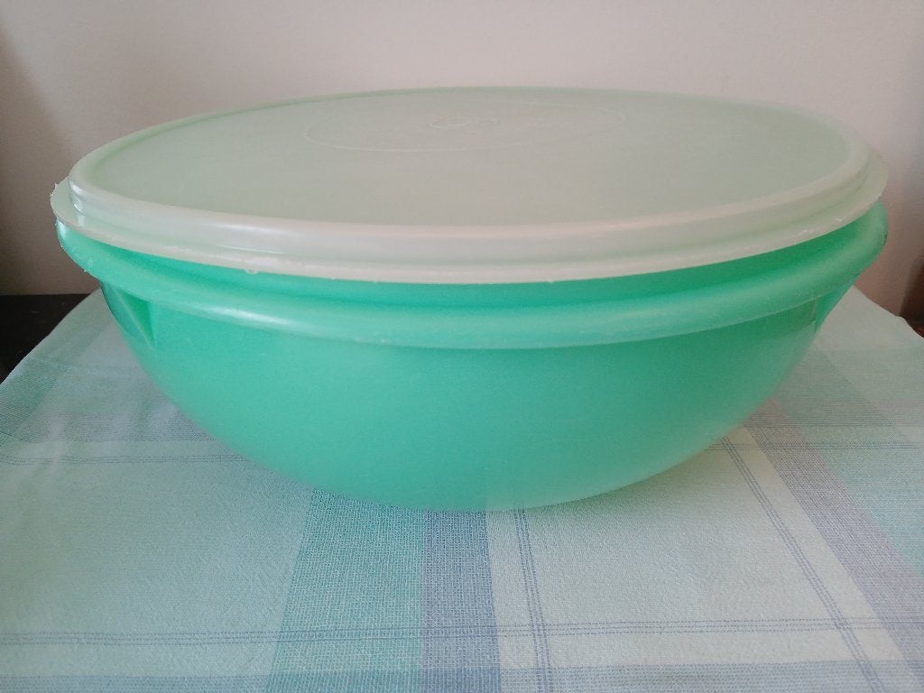 Tupperware grote lichtgroene kom met wit deksel, Huis en Inrichting, Ophalen, Gebruikt, Vaatwasserbestendig, Bak of Kom