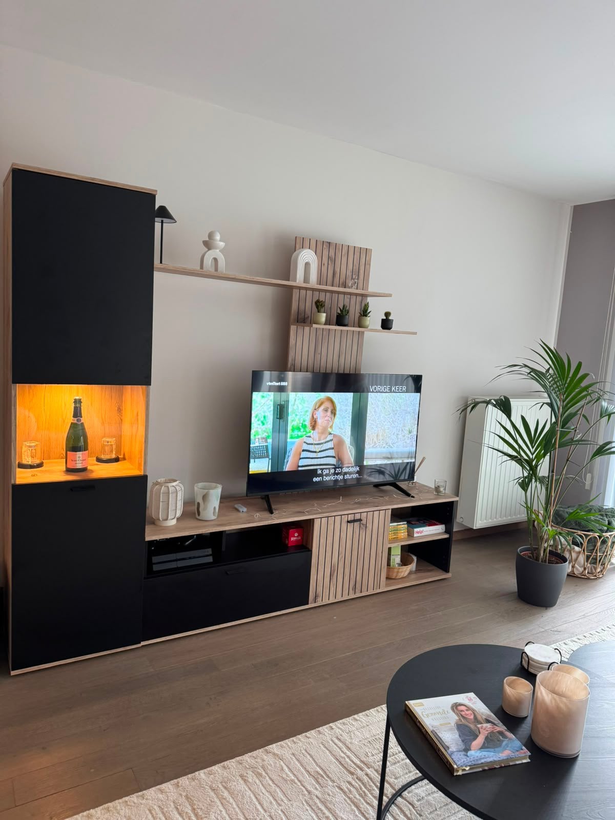 Tv meubel, Huis en Inrichting, Ophalen, Zo goed als nieuw, 150 tot 200 cm, 25 tot 50 cm