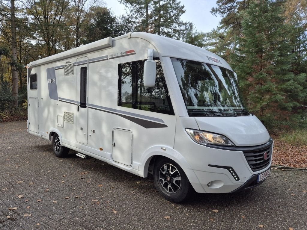 Pilote Essentiel G 740 AUT. 9-T TWINBED TV Solar, Bedrijf, Overige merken, Integraal