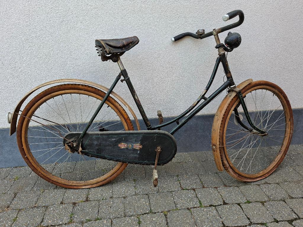 Antieke damesfiets uit 1948 – houten velgen, Ophalen
