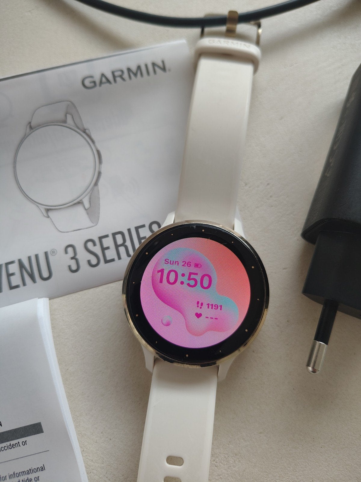 Garmin smartwatch Venu 3s goud wit, Bijoux, Sacs & Beauté, Montres de sport, Étanche, Enlèvement ou Envoi, Utilisé, Blanc