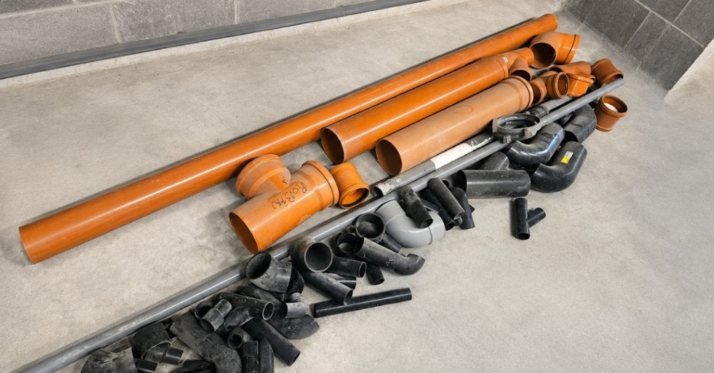 Lot de tuyaux et raccords PVC d'évacuation, Jardin & Terrasse, Systèmes d'égouttage, Enlèvement, Comme neuf