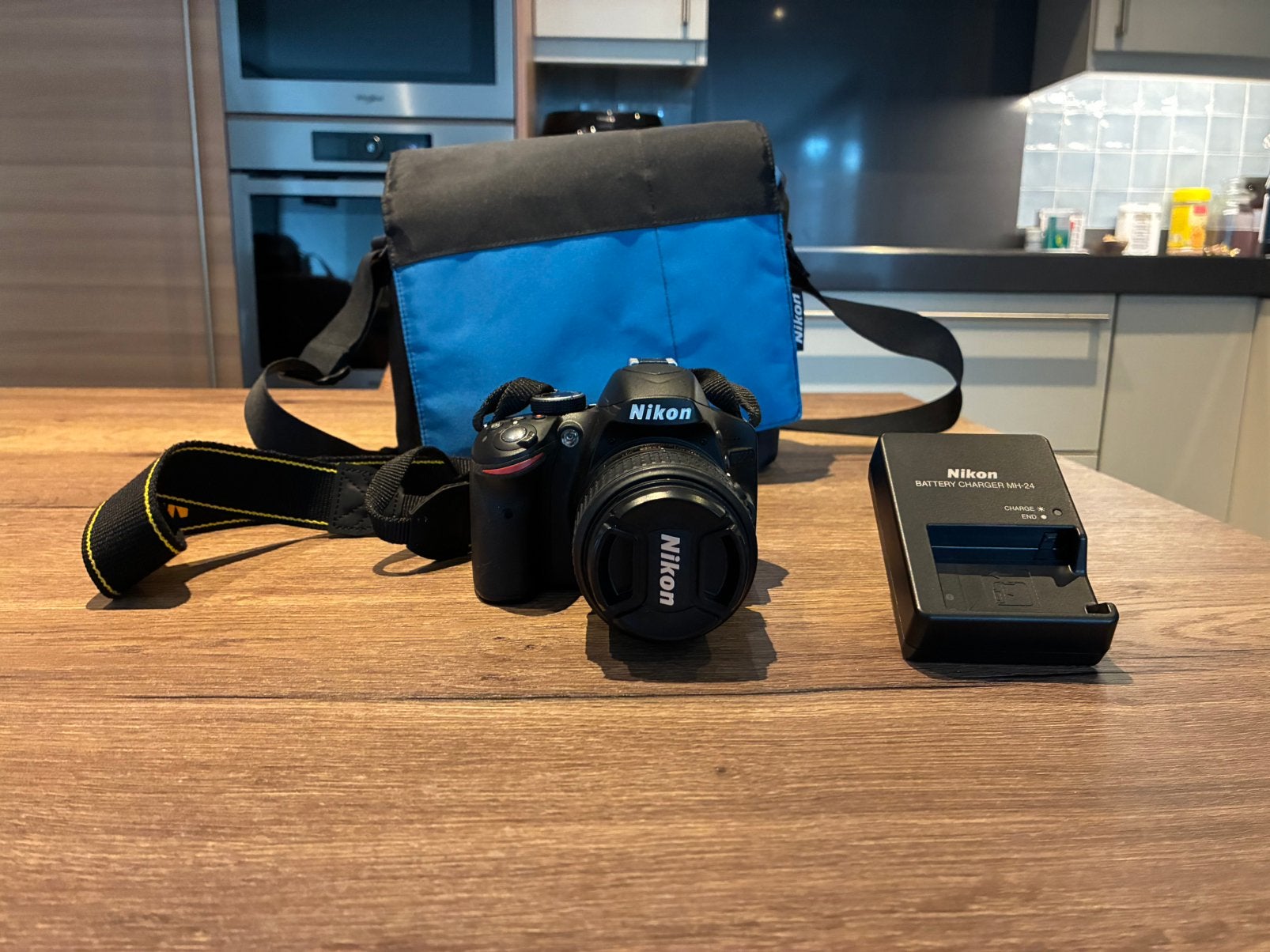 Nikon D3200 + AF-S DX NIKKOR 18-55mm, Audio, Tv en Foto, Ophalen, Spiegelreflex, Nikon, Minder dan 4 keer