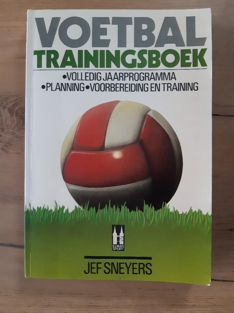 Voetbaltrainingsboek, Ophalen of Verzenden, Zo goed als nieuw, Balsport