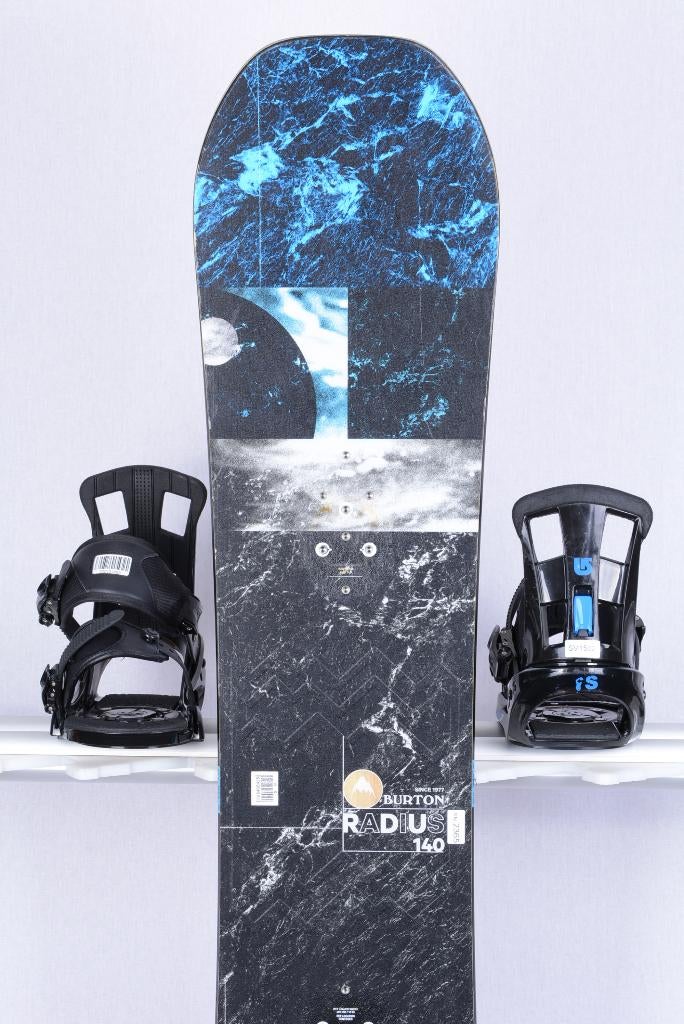 Planche à neige 140 BURTON RADIUS, noir/bleu, woodcore, Enlèvement ou Envoi, Utilisé, Fixations