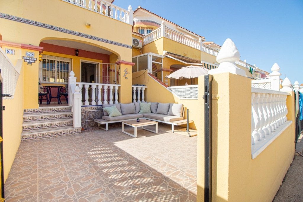 Jolie maison à vendre face à la piscine Orihuela Costa, Immo, Maison d'habitation, 2 pièces, Espagne, Village