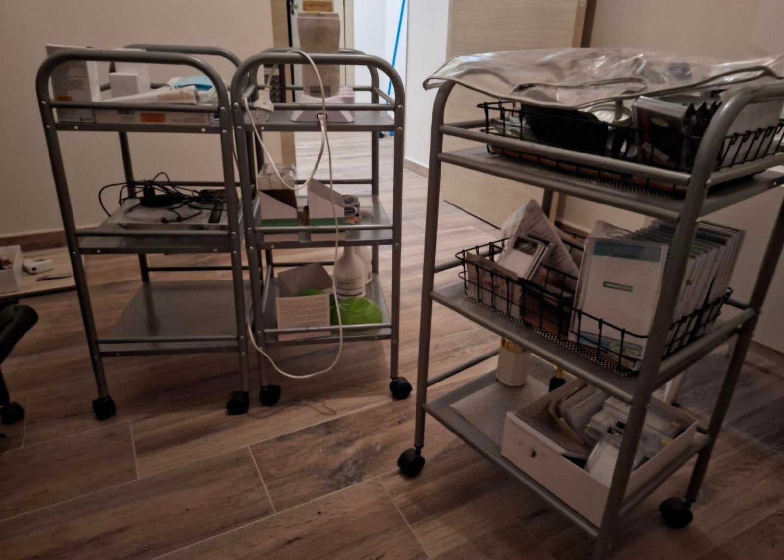 Metalen opbergrek op wielen 4 stuks, Ophalen