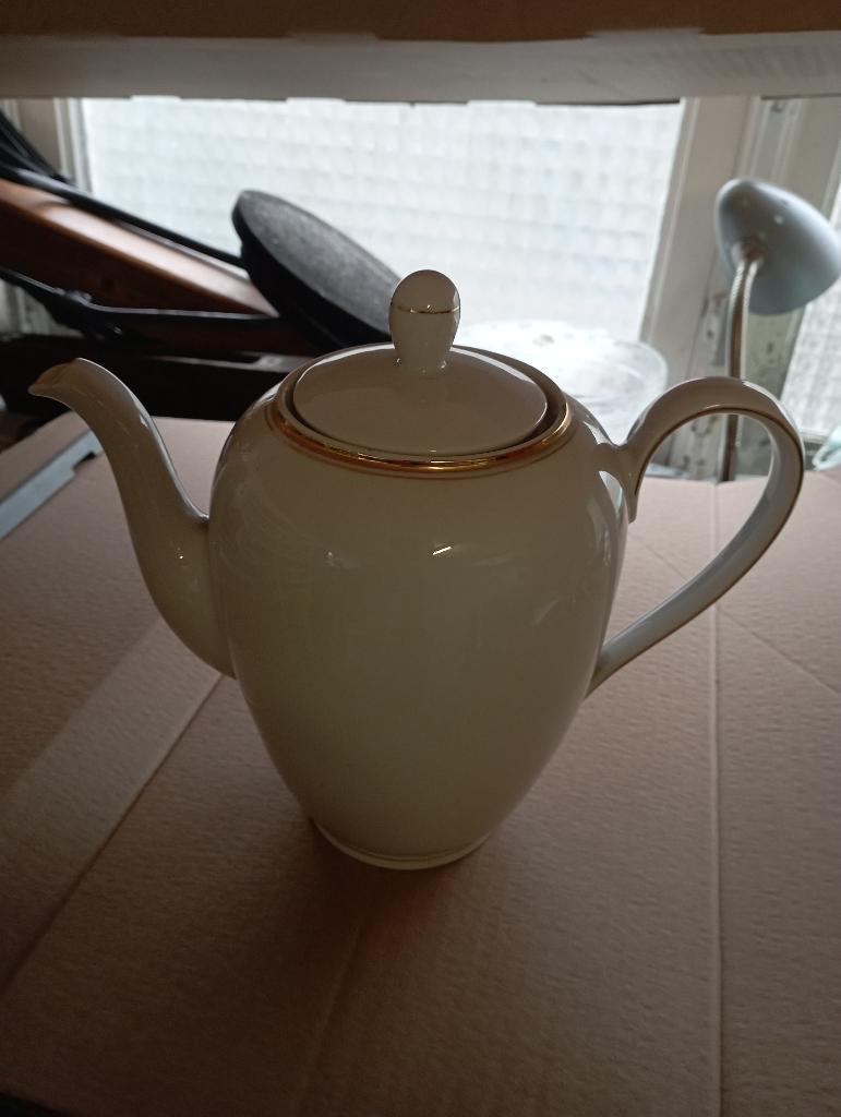 cafetière "Heiere Kahla 84" en porcelaine allemande, Antiquités & Art, Antiquités | Porcelaine, Enlèvement
