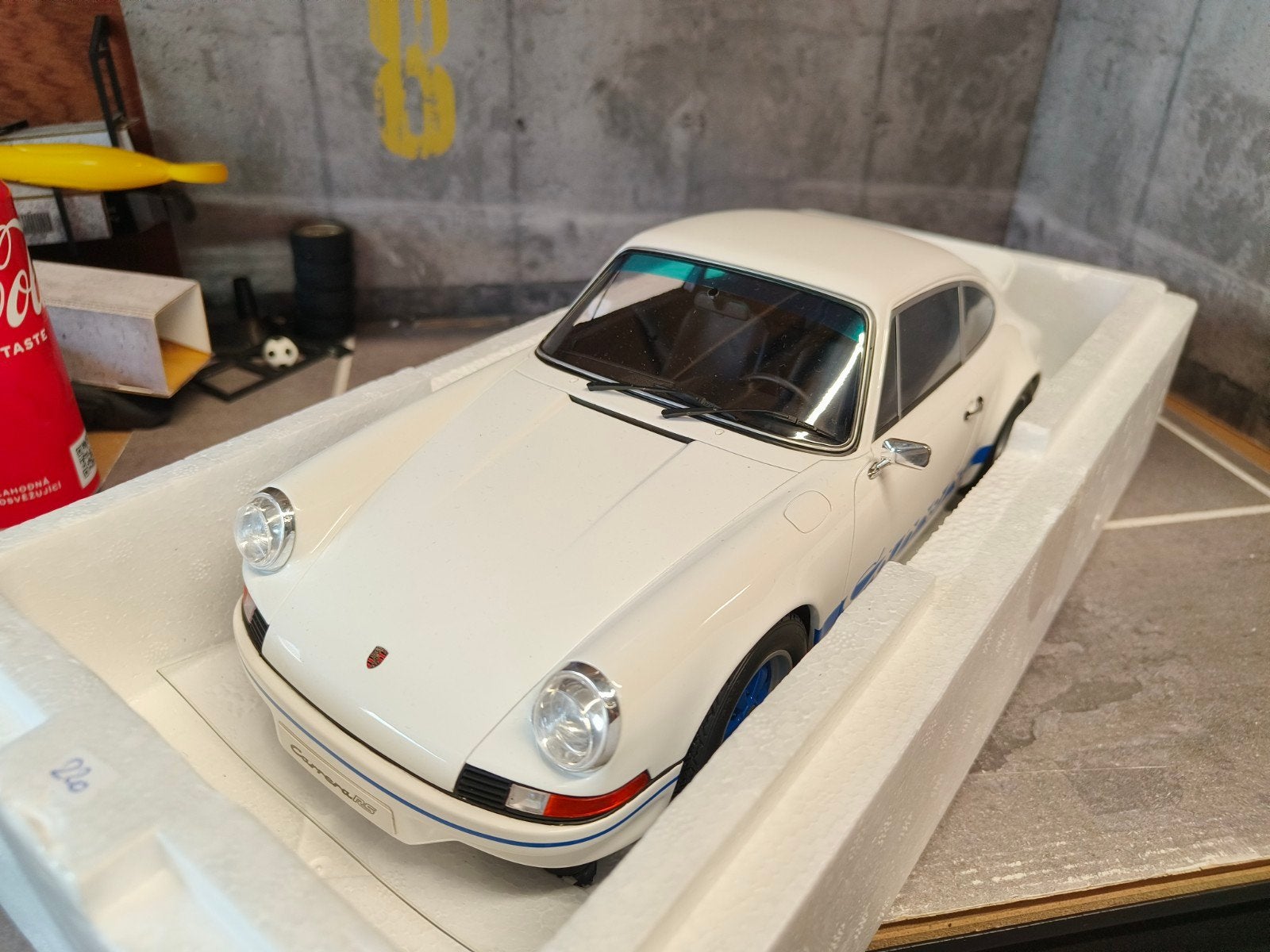 Porsche 911 Carrera 1/12 GT spirit, Ophalen