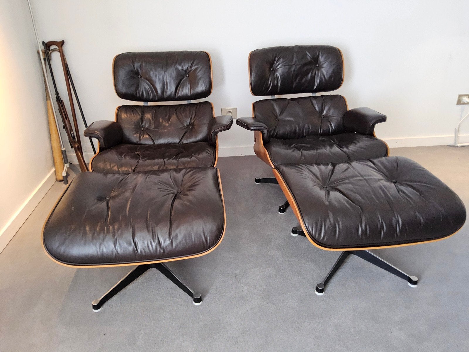2 James eames lounge chairs met ottoman, Enlèvement