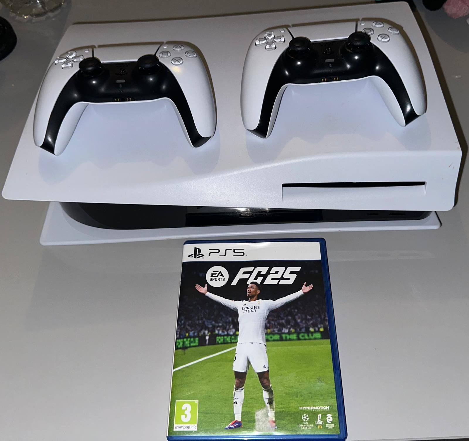 PlayStation 5 + 2 manettes + FC25 + Comptes, Games en Spelcomputers, Ophalen of Verzenden, Zo goed als nieuw, Playstation 5