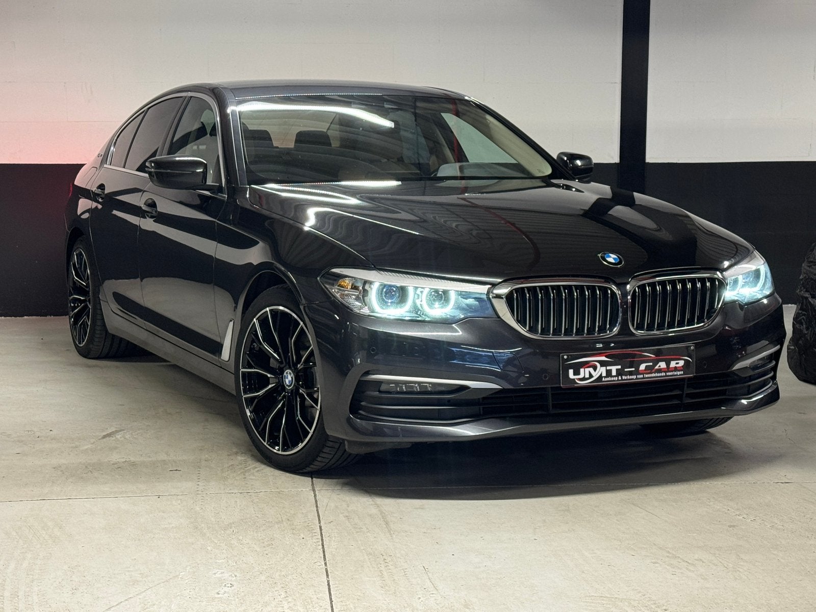 BMW 530e PHEV /LUXURY /NAVI /CAMERA /LEDER /GEKEURD /LEZ OK✅, Auto's, Achterwielaandrijving, 4 cilinders, Zwart, Leder