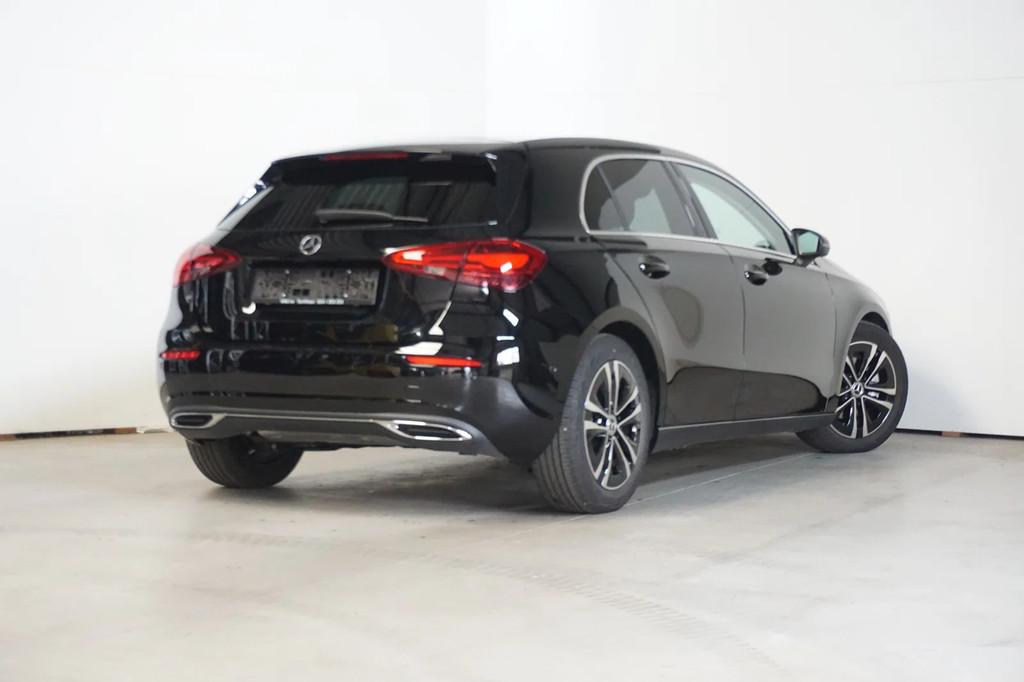 Mercedes-Benz A-CLASS A 180 (bj 2025, automaat), Auto's, Mercedes-Benz, Gebruikt, 136 pk, Zwart, Leder