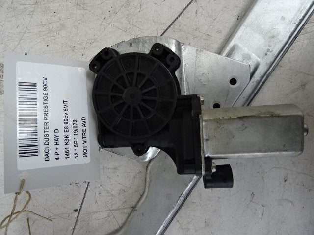 MOTEUR LEVE VITRE ELECTRIQUE AVANT DROIT Dacia Duster (HS), Utilisé, Avant, Dacia