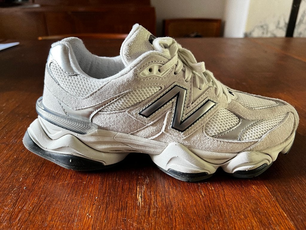 CHAUSSURES D'ENTRAÎNEMENT NEW BALANCE 9060, New balance, Comme neuf, Enlèvement, Chaussures de sport