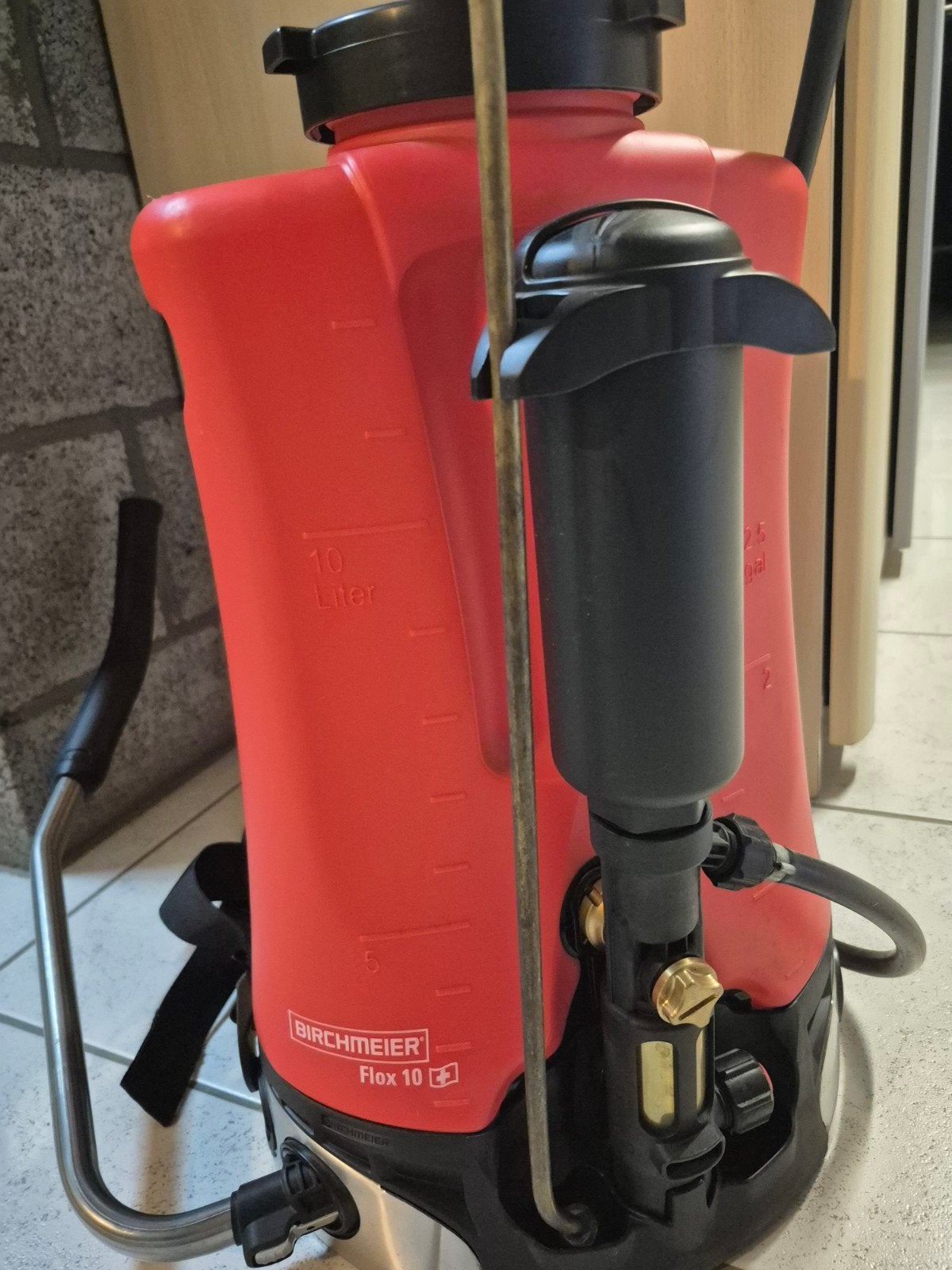 Rugsproeier birchmeier, Ophalen