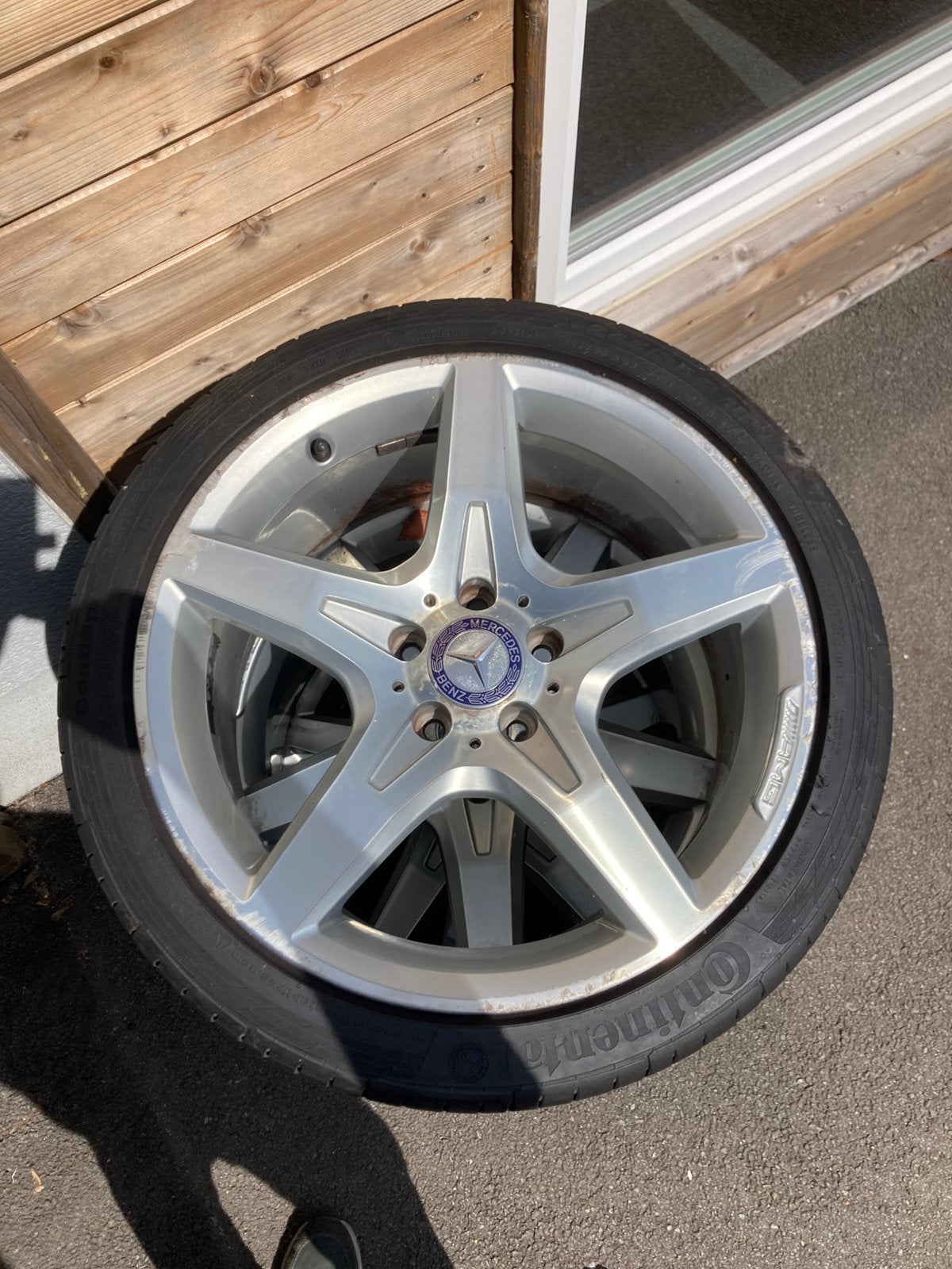 Mercedes AMG 235-35-18 met krassen en 2 goede banden., Auto-onderdelen, Banden en Velgen, Ophalen, 18 inch, Band(en), Personenwagen