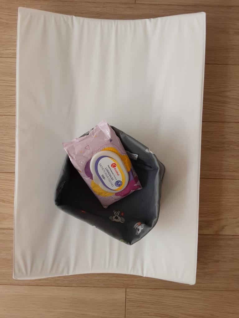 Luierkussen wit + luiermandje met luierzakjes, Kinderen en Baby's, Ophalen, Zo goed als nieuw