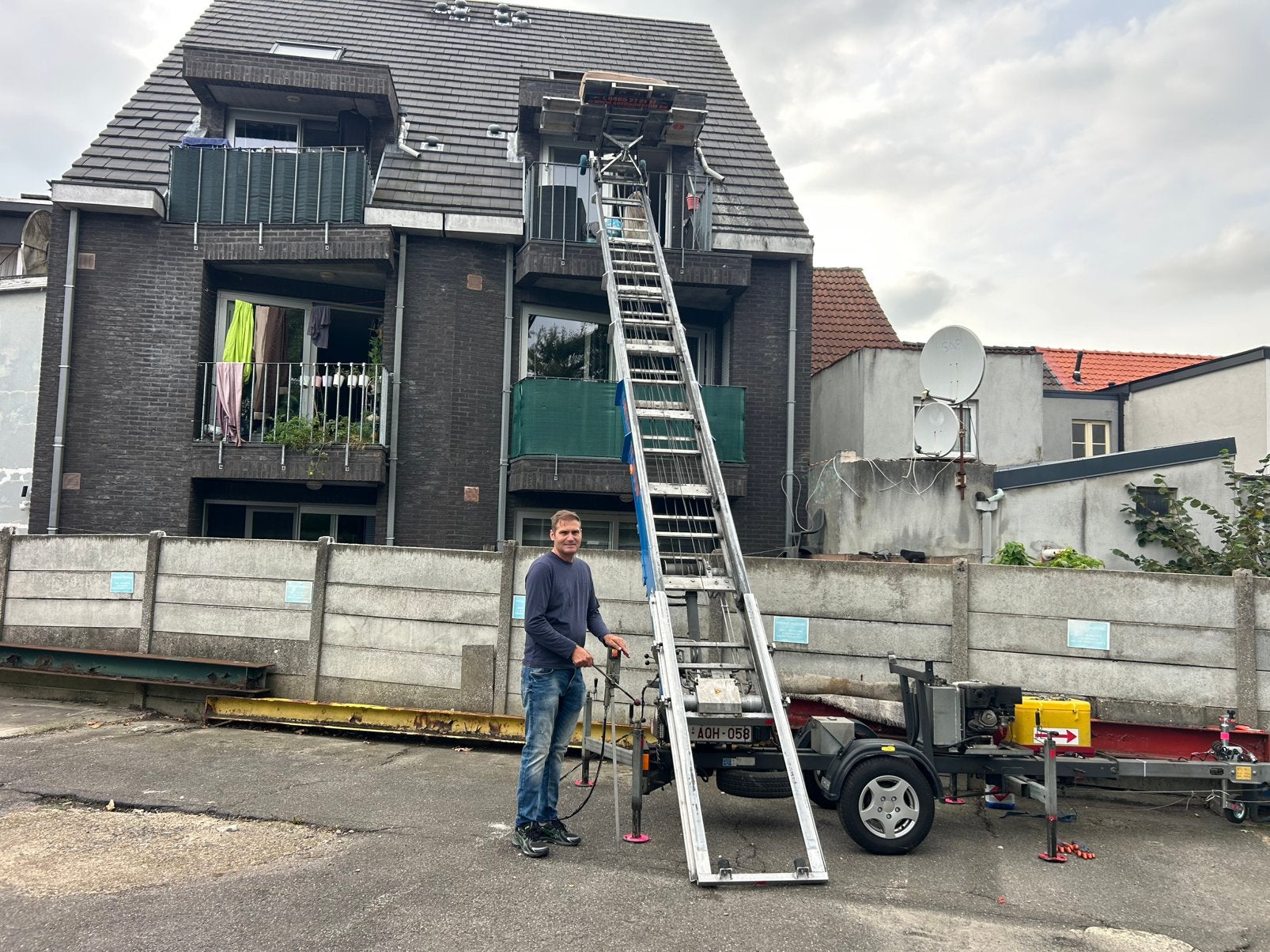 Te huur ladderlift & treklift, Ophalen of Verzenden, Zo goed als nieuw