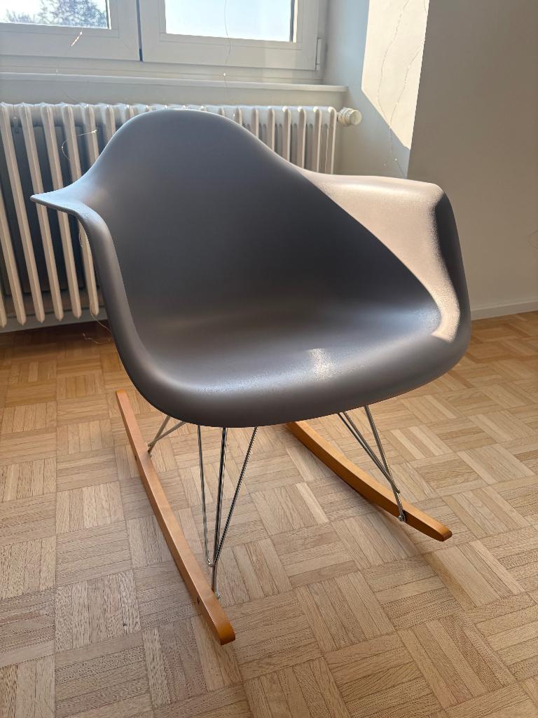 Originele Vitra Eames RAR schommelstoel grijs, Huis en Inrichting, Stoelen, Ophalen, Vintage design, Hout, Zo goed als nieuw