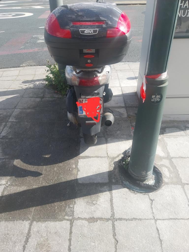 Honda Dylan SES 125 met twee scooters, Motoren