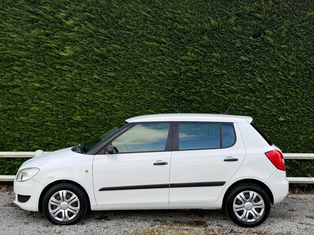 Skoda Fabia 1.2CR TDi- Garantie - Airco - Bluetooth - Ecran, Euro 5, Zwart, 1199 cc, Wit
