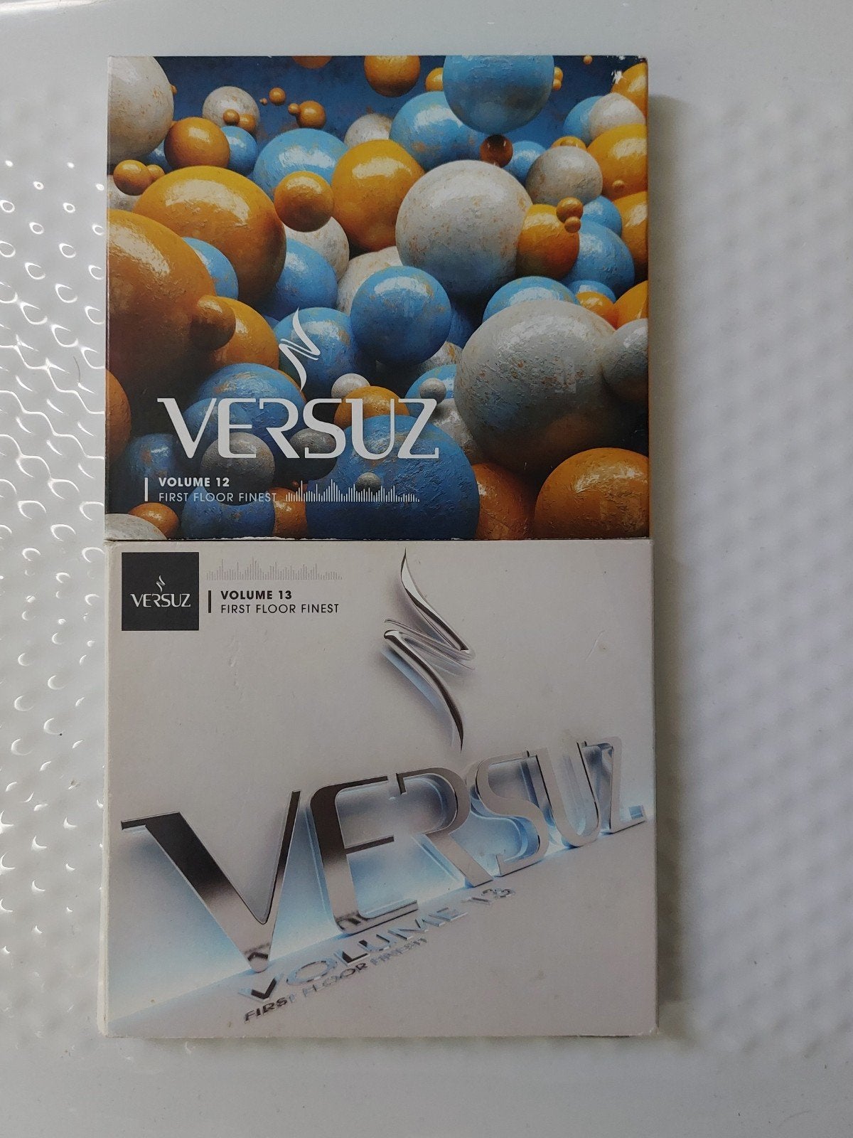 VERSUZ 12 + VERSUZ 13, Envoi